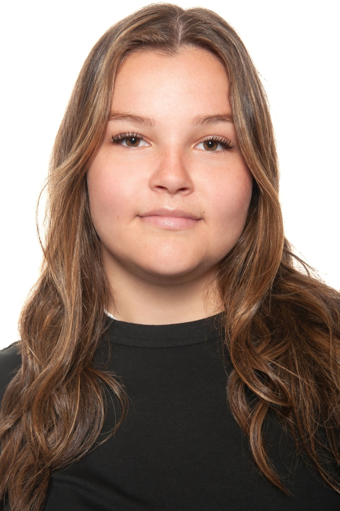 Laurence Arseneault Pose rapprochee Internet 681x1024 - Laurence Arseneault