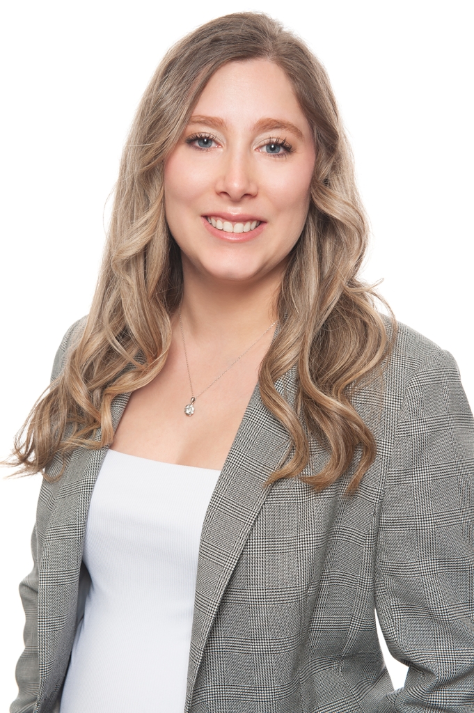 1AC1068 Pour Facebook 681x1024 - Janie Fontaine